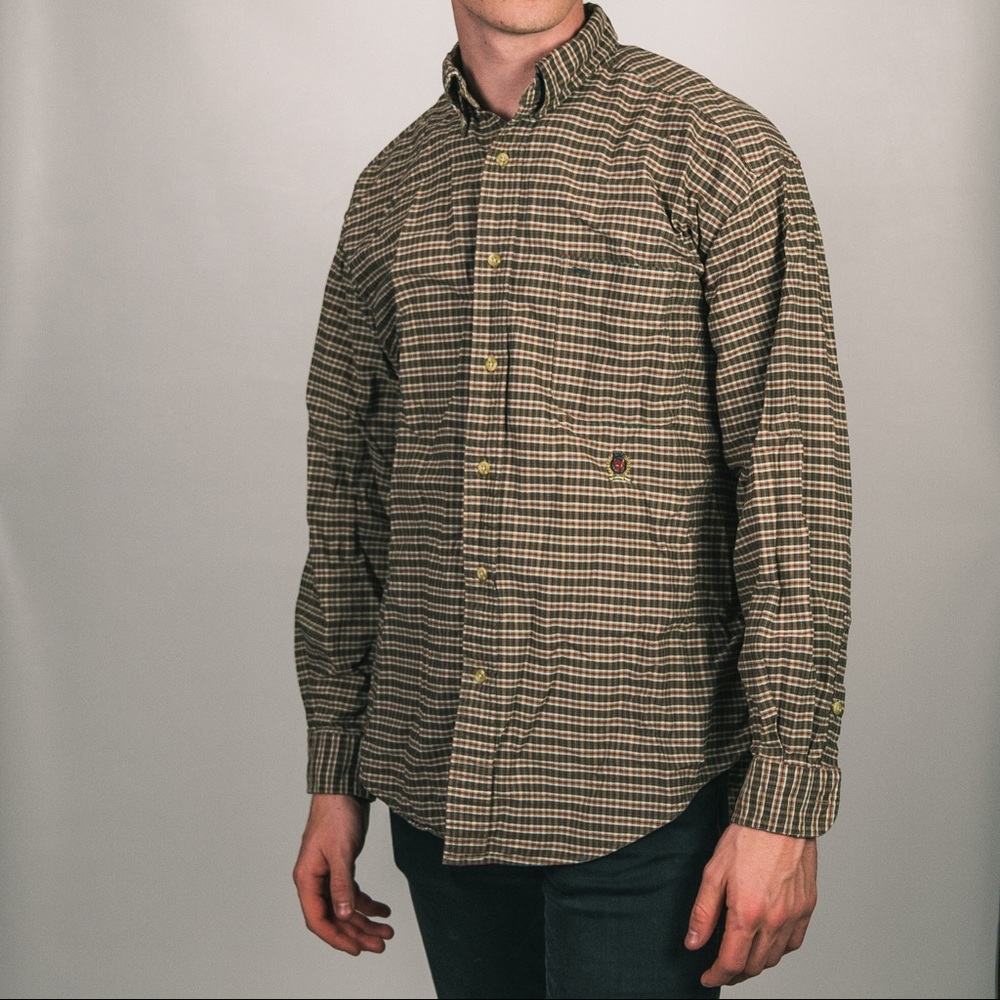 VINTAGE TOMMY HILFIGER PLAID BUTTON DOWN